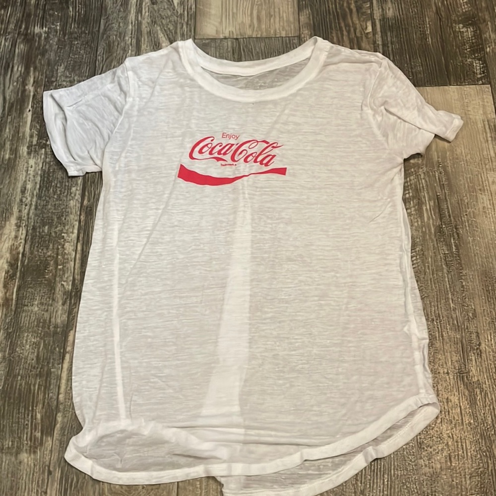 A XL white coca-cola t-shirt